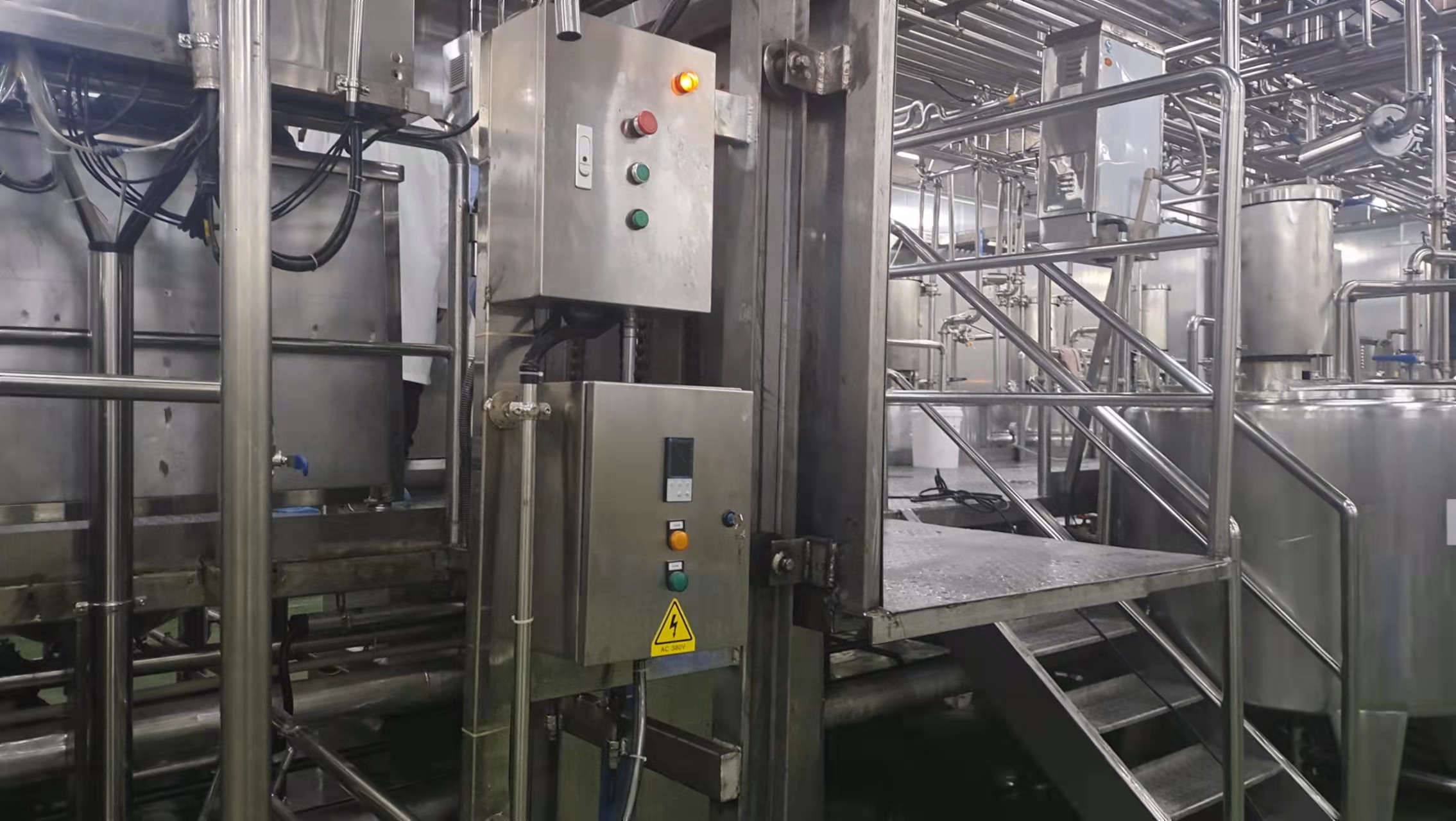 不銹鋼升降平臺(圖1) 不銹鋼升降平臺(圖1)