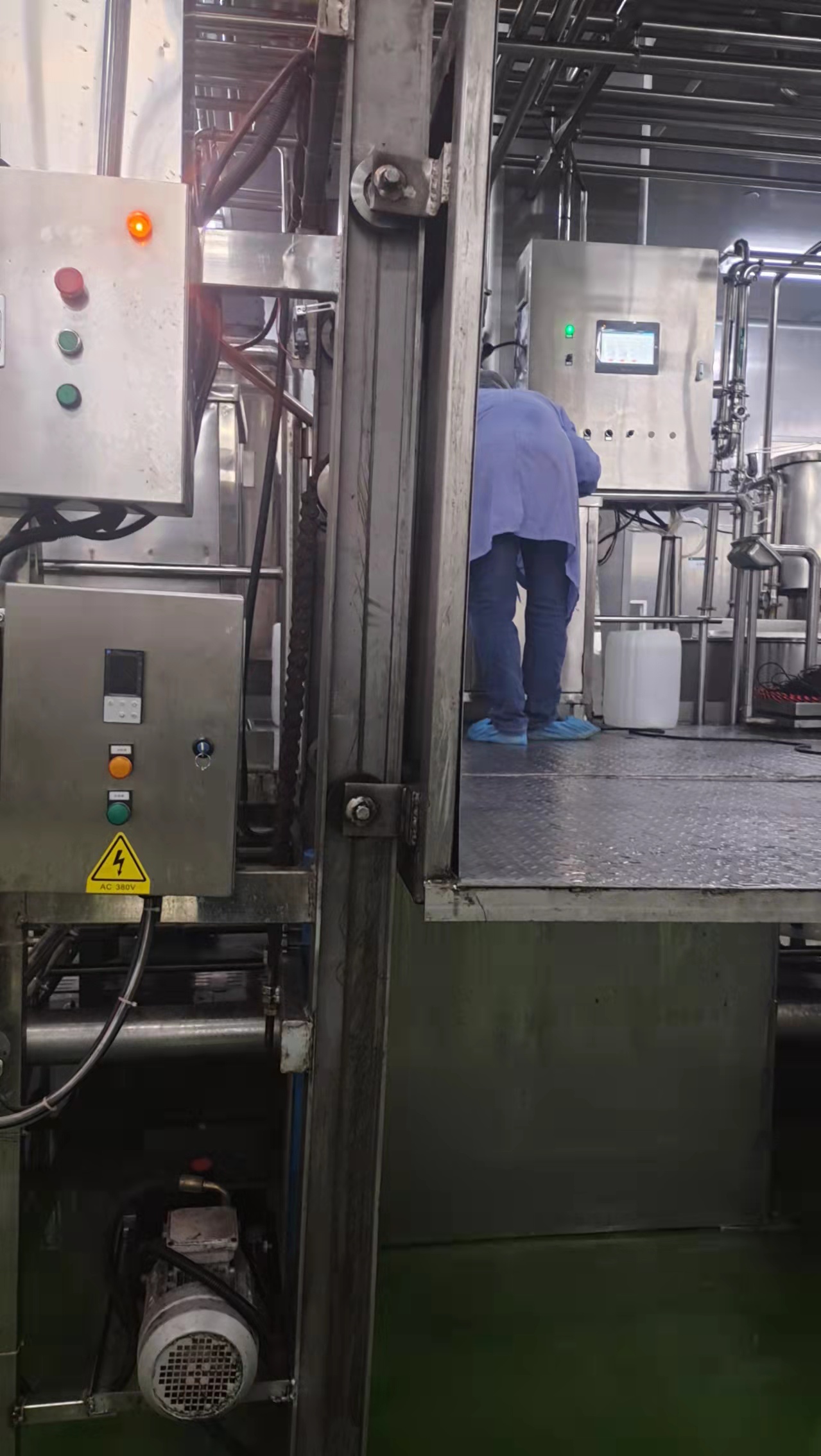 不銹鋼升降平臺(圖2) 不銹鋼升降平臺(圖2)