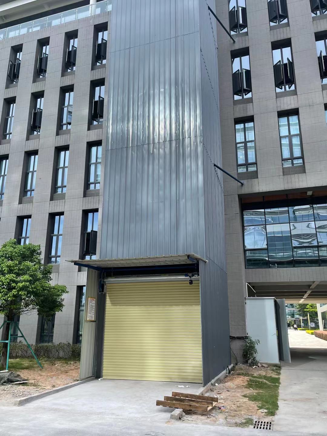 液壓導(dǎo)軌式升降平臺(tái)(圖7) 液壓導(dǎo)軌式升降平臺(tái)(圖7)