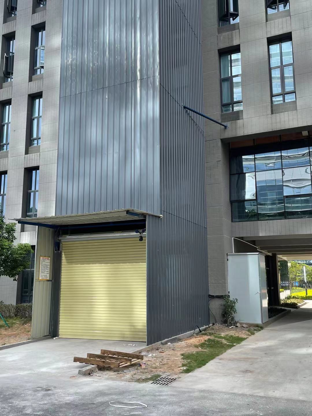 液壓導(dǎo)軌式升降平臺(tái)(圖3) 液壓導(dǎo)軌式升降平臺(tái)(圖3)