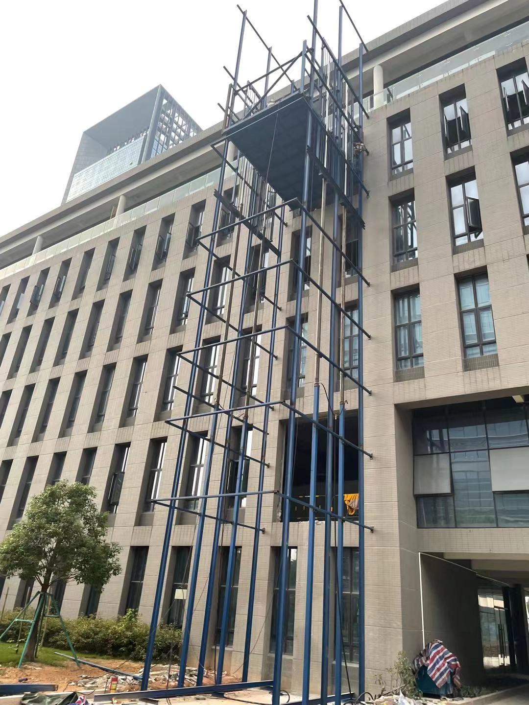 液壓導(dǎo)軌式升降平臺(tái)(圖6) 液壓導(dǎo)軌式升降平臺(tái)(圖6)