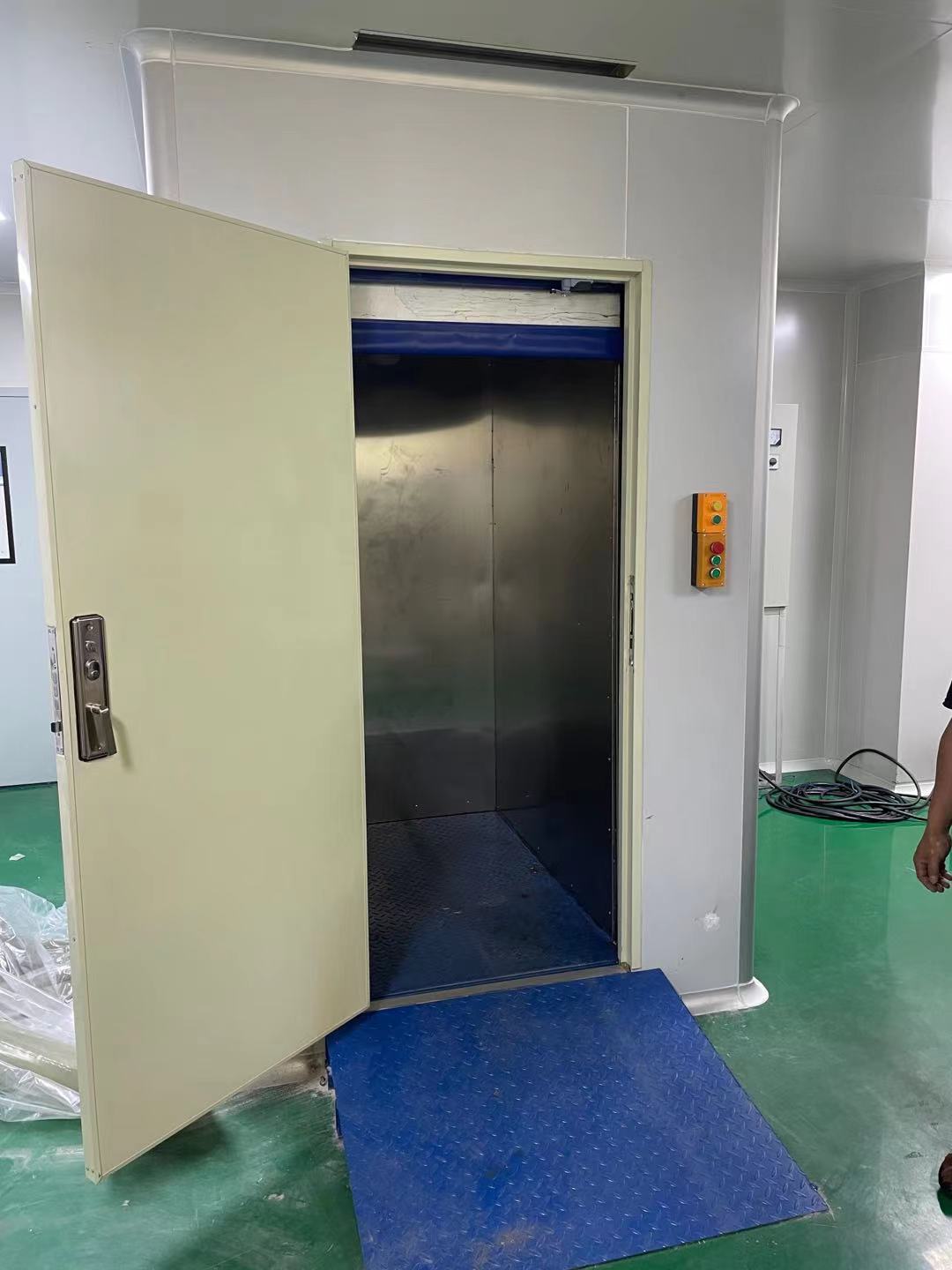 液壓鏈條式升降平臺(tái)(圖6) 液壓鏈條式升降平臺(tái)(圖6)