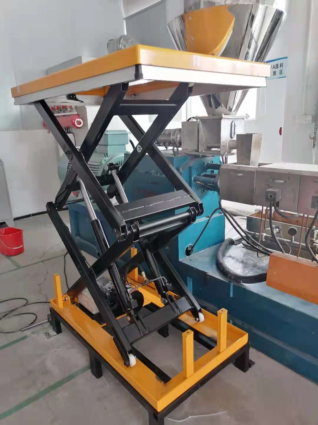 剪叉升降平臺(tái)案例(圖3) 剪叉升降平臺(tái)案例(圖3)