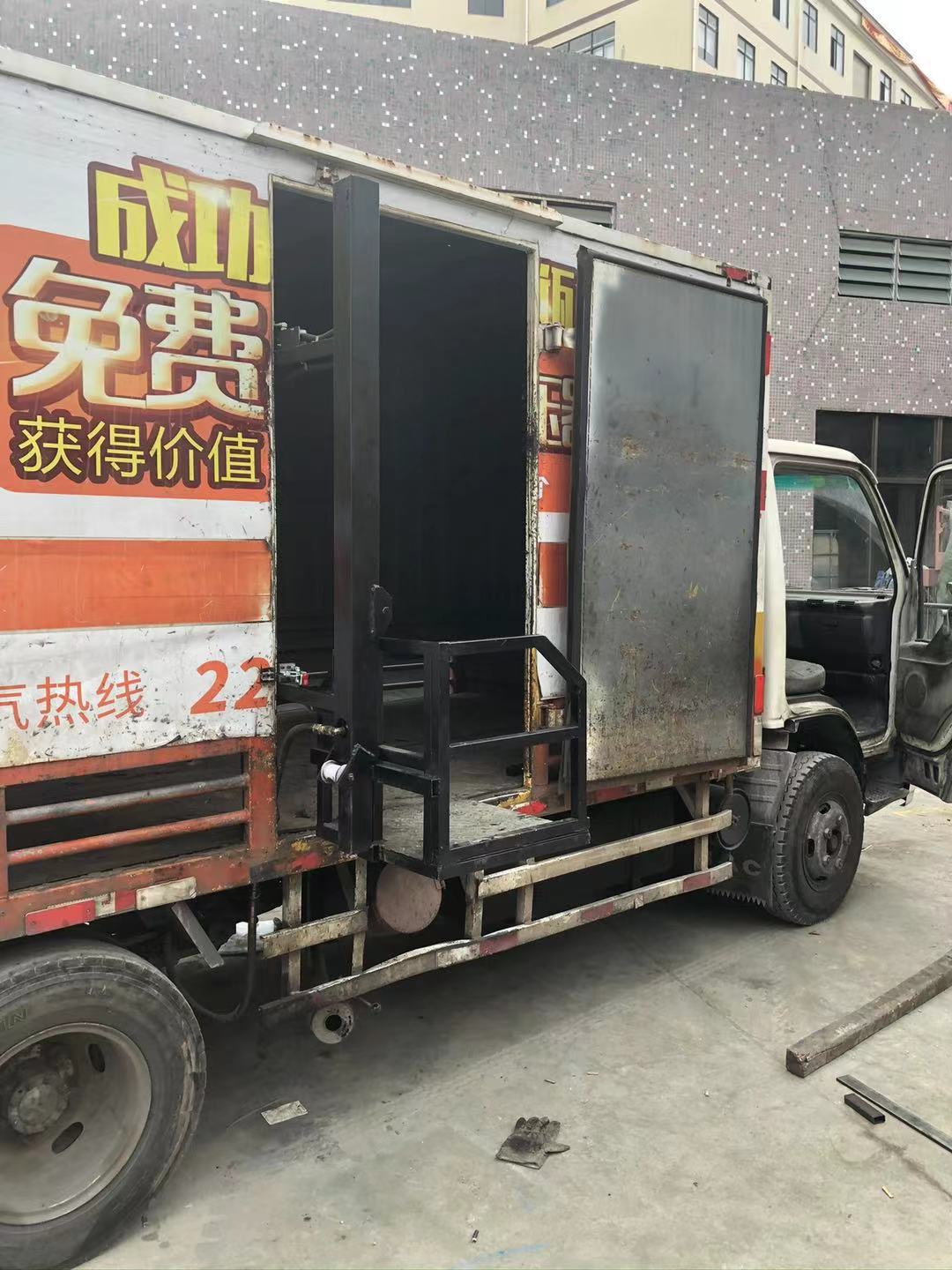 車(chē)載氣瓶升降平臺(tái)(圖1)