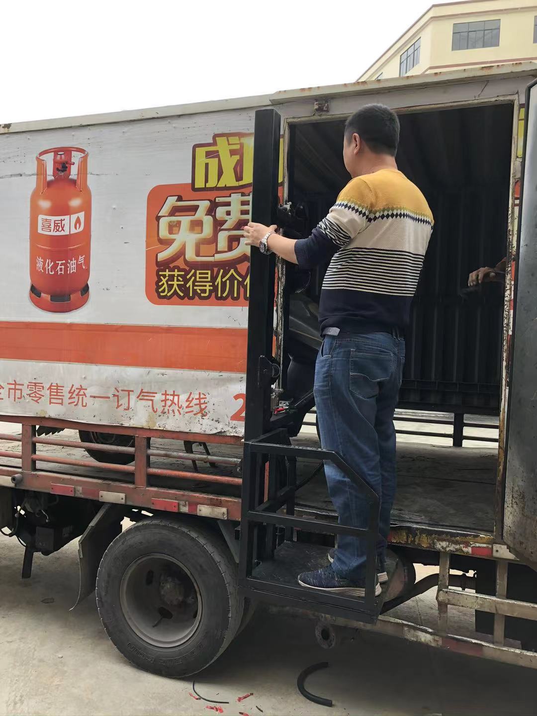 車(chē)載氣瓶升降平臺(tái)(圖3)