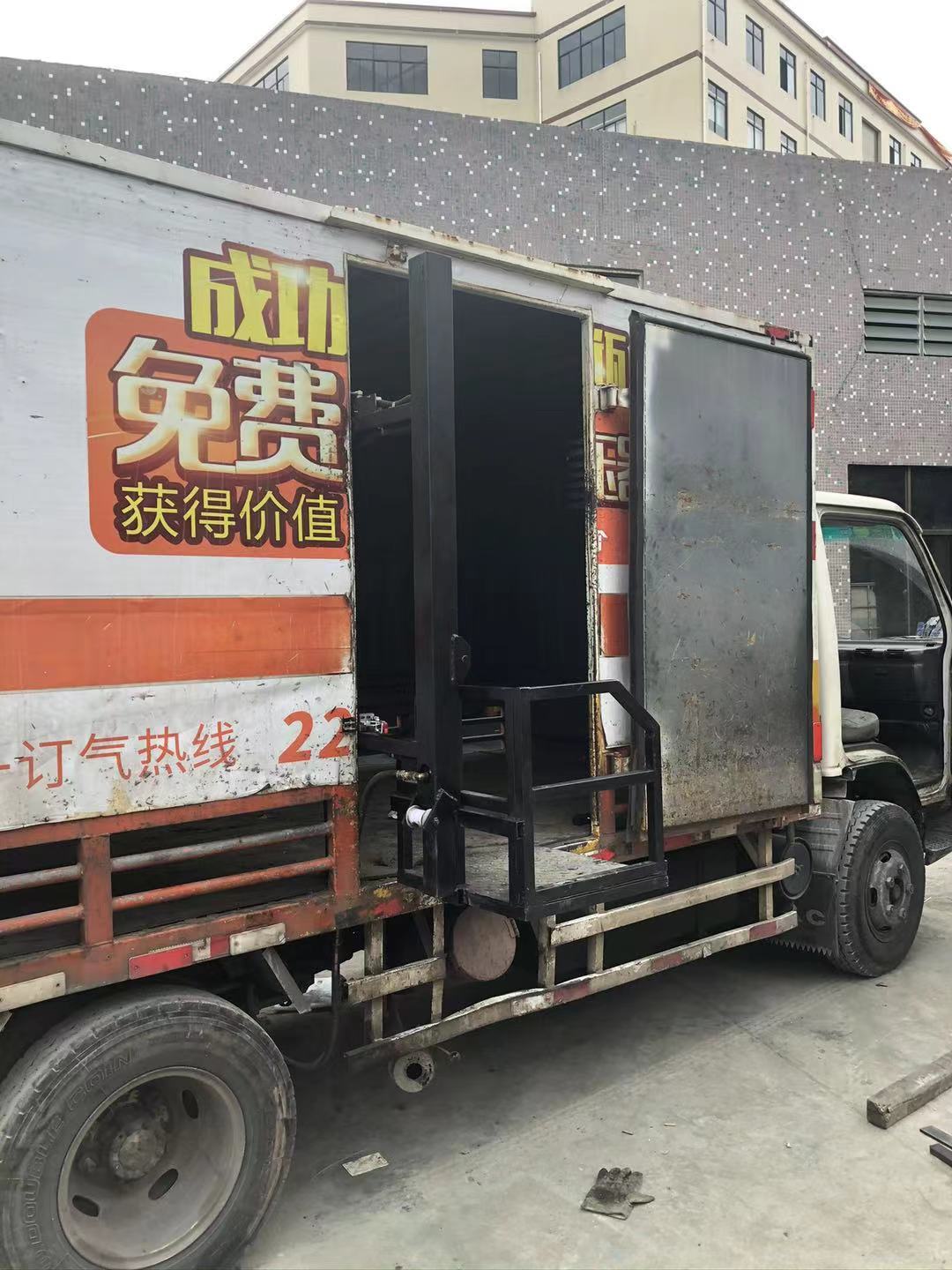 車(chē)載氣瓶升降平臺(tái)(圖4)