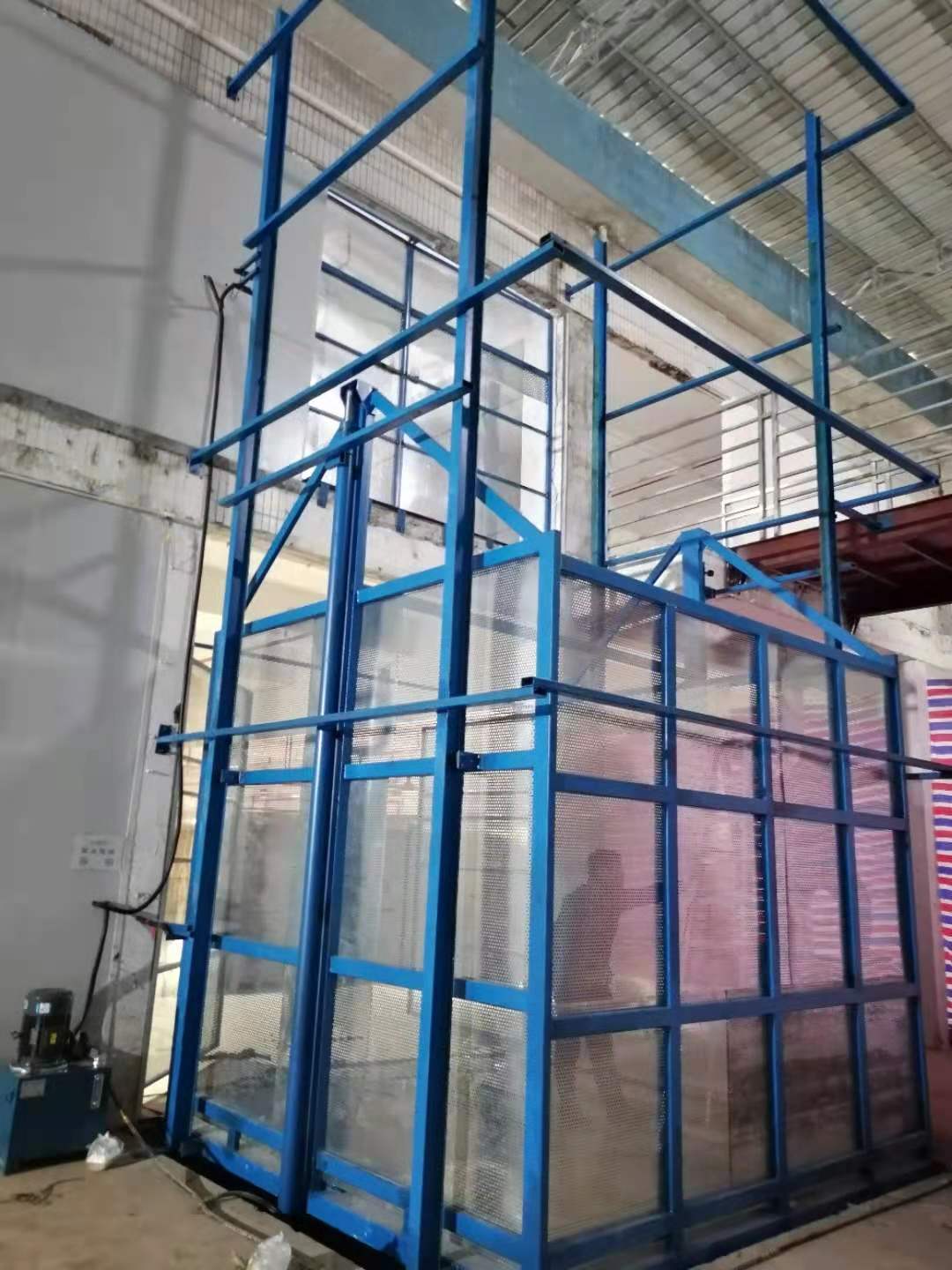 東莞升降機(jī)與東莞升降起重機(jī)的性能區(qū)別